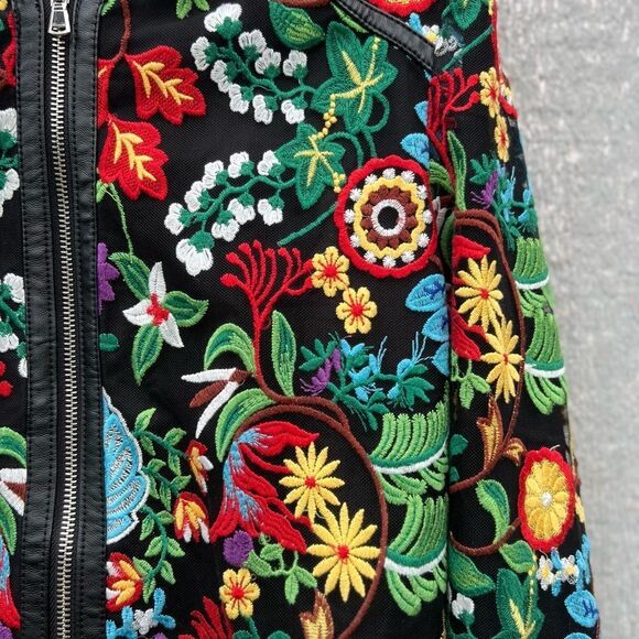 Gaby & Eden Gorgeous Floral Embroidered Jacket size small boho western - Picture 3 of 4